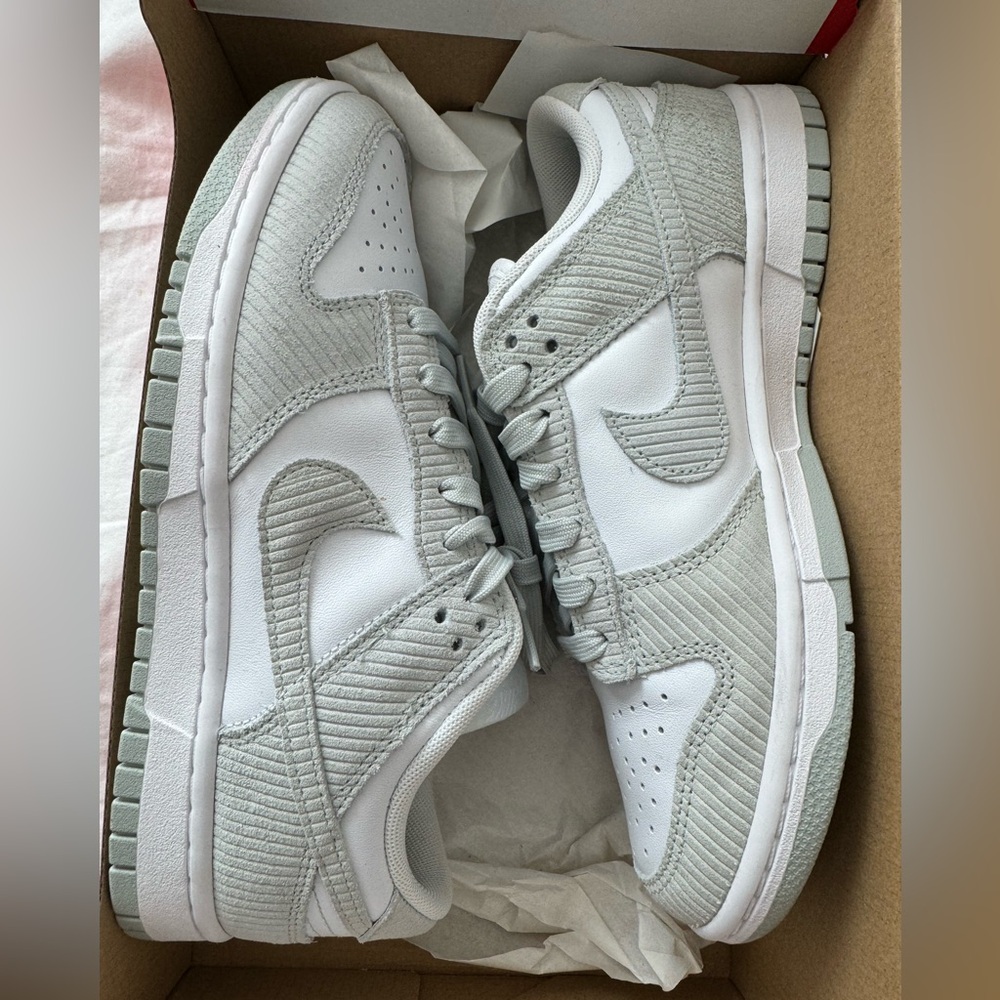 Women’s 8.5 Dunks